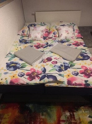 2 chambres, fer et planche à repasser, Wi-Fi, draps fournis