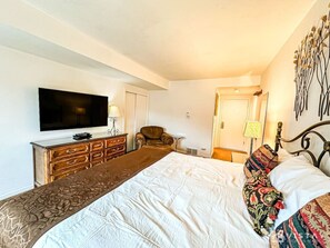 1 soverom, skrivebord, strykejern/-brett og wi-fi