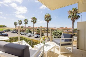 Camera Junior Suite | Frigobar, cofres nos quartos, escrivaninha