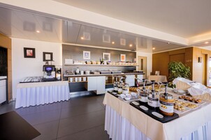 Desayuno buffet todos los días (con cargo)