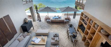 屋外ダイニングエリア