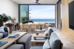 Smart-TV, Videospiele, DVD-Player, Tischfußball