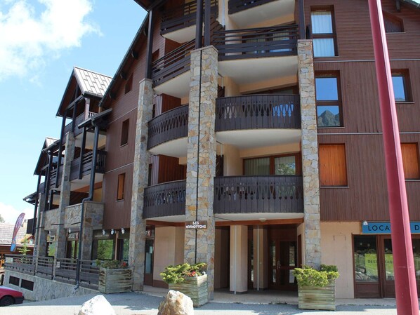 Exterior - Cozy 2-Bedroom Apartment in Vars Les Claux, 100m from Slopes and Shops (Vars)