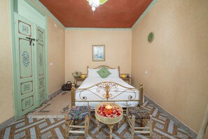 Basic Double Room | Egyptian cotton sheets, premium bedding, down comforters - Riad Nicedina (Marrakech)