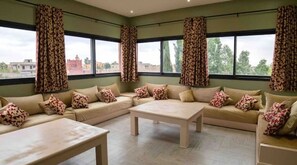 Smart TV, chimenea y videojuegos