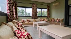 Smart-TV, Kamin, Videospiele