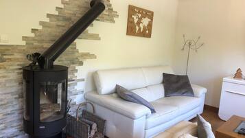 Télévision, cheminée, jeux vidéo, table de tennis de table