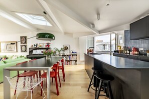 Dining - Montparnasse Medley, by Veeve (Paris)