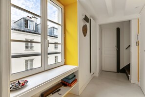 Interior - Montparnasse Medley, by Veeve (Paris)