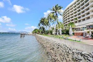 Property grounds - 219 Harbour Lights| Waterfront Escape in Cairns | Pool + Balcony (Cairns City)