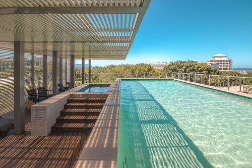 219 Harbour Lights| Waterfront Escape in Cairns | Pool + Balcony