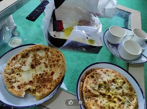 Colazione continentale, servita tutte le mattine (5 USD a persona)