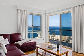 Fernseher, DVD-Player, Arbeitsbereiche