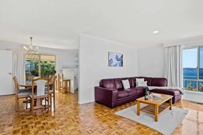 TV, DVD player, offices - Seaside Serenity-Panoramic Water Views-Sleeps 9. (Sandy Bay)