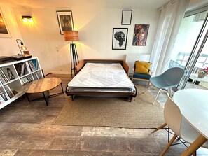 2 bedrooms, desk, iron/ironing board, free WiFi
