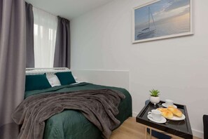 Iron/ironing board, WiFi, bed sheets - Air-conditioned Studio with a Balcony | Close to Pola Mokotowskie (Warszawa)