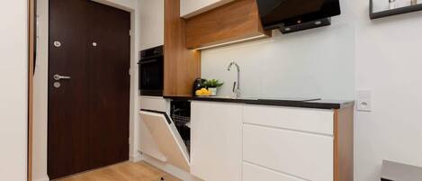 Réfrigérateur, four, plaque de cuisson, lave-vaisselle