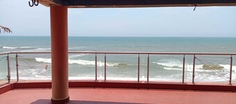 Next to the beach. Swimming pool.safe for family.beautiful sunraise & sunset