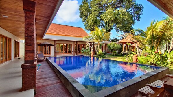 华丽客房 | 浴室 | 淋浴设施、肥皂、洗发水、卫生纸