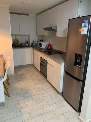 Private kitchen - Departamento con Amplio Balcón a Metros de la Playa (La Serena)