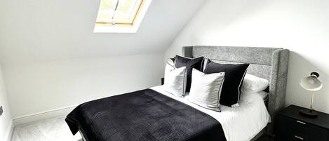 2 室のベッドルーム、アイロン / アイロン台、WiFi、ベッドシーツ