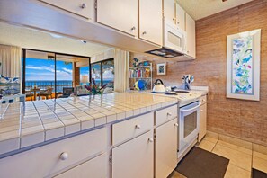 Fridge, microwave, oven, stovetop - Long Term Rental Maalaea Yacht Marina Oceanfront (Wailuku)