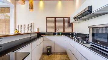 Fridge, microwave, oven, coffee/tea maker