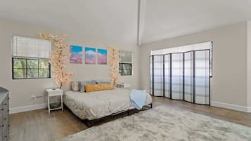 3 habitaciones, tabla de planchar con plancha, cuna de viaje y wifi