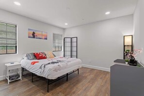 3 habitaciones, tabla de planchar con plancha, cuna de viaje y wifi 