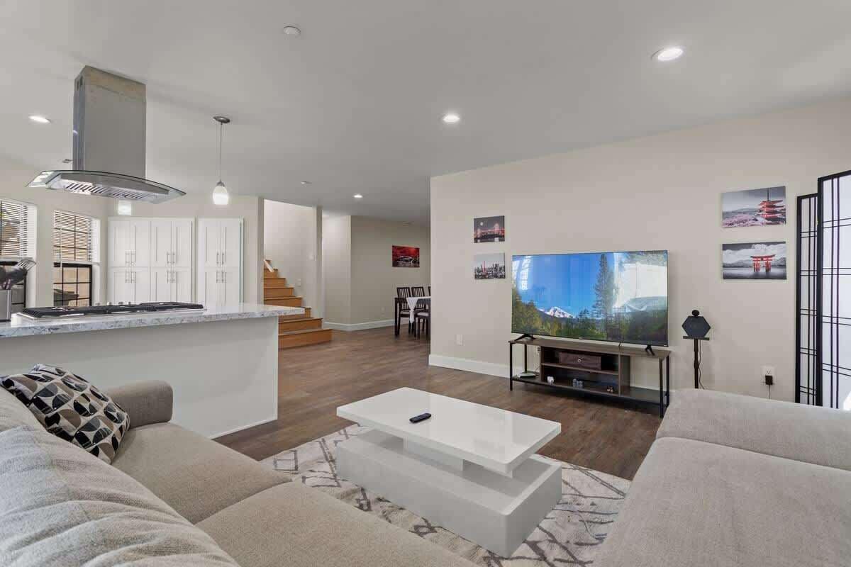 TV, fireplace, offices