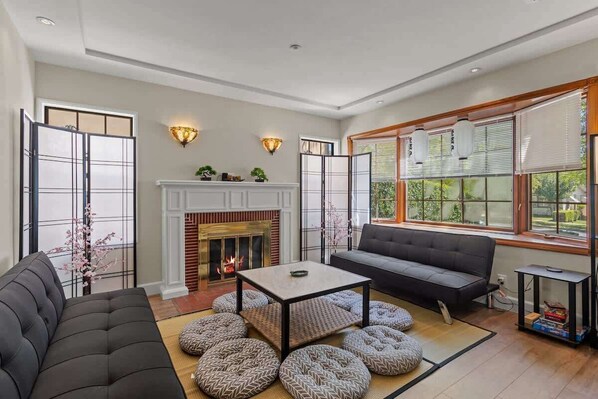 Interior - Spacious Elegance in the Hills (Burbank)