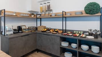 Petit déjeuner buffet (40 RON par personne)