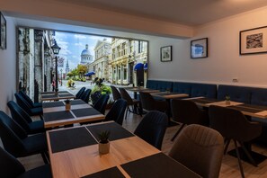 Daily buffet breakfast (RON 40 per person)