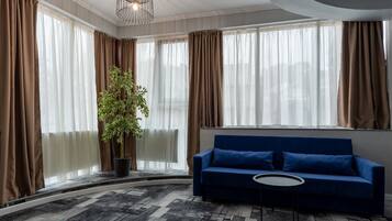 Suíte júnior | 1 quarto, escrivaninha, espaço de trabalho para notebook