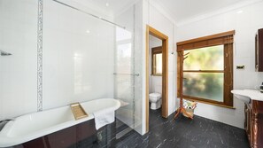 Bañera y secador de pelo
