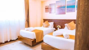 Family Twin Room | Desk, laptop workspace, free WiFi