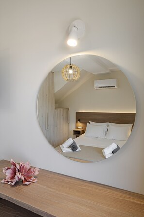 6 chambres, coffre-fort, fer et planche à repasser, lit de bébé portatif
