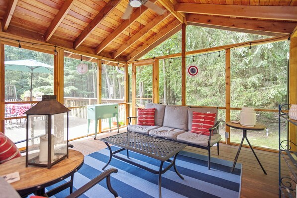 Smart TV, table tennis