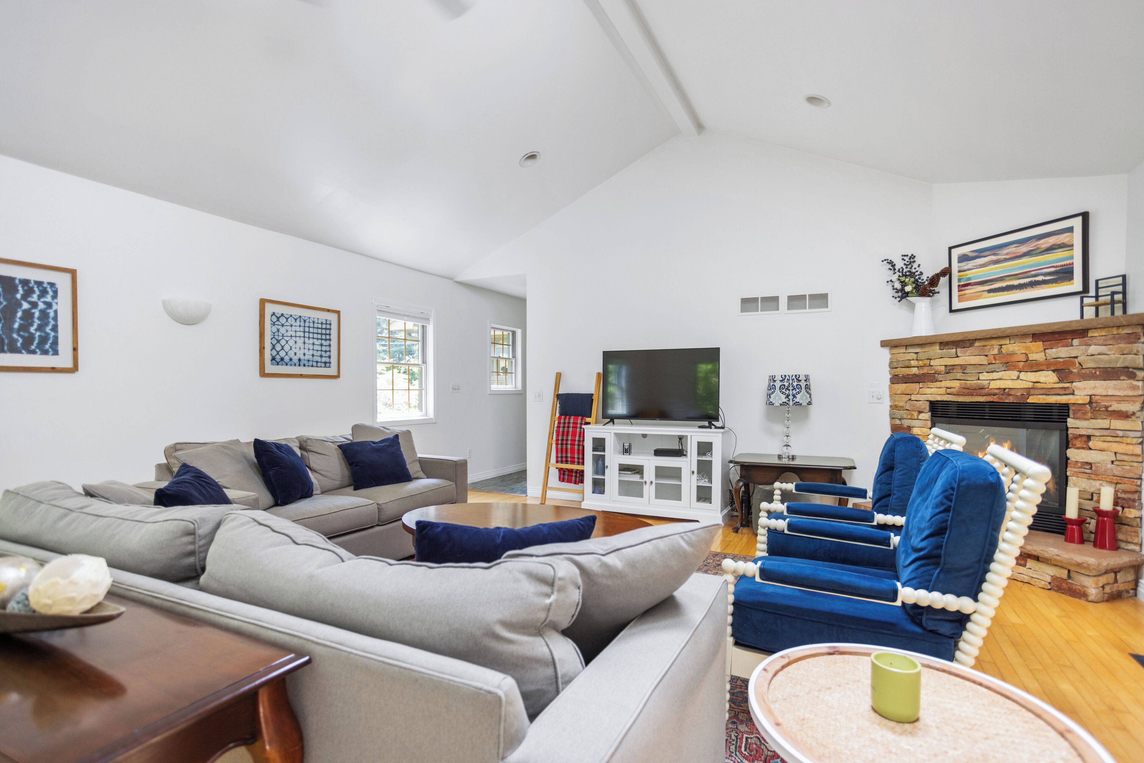 Smart-tv en een tafeltennistafel