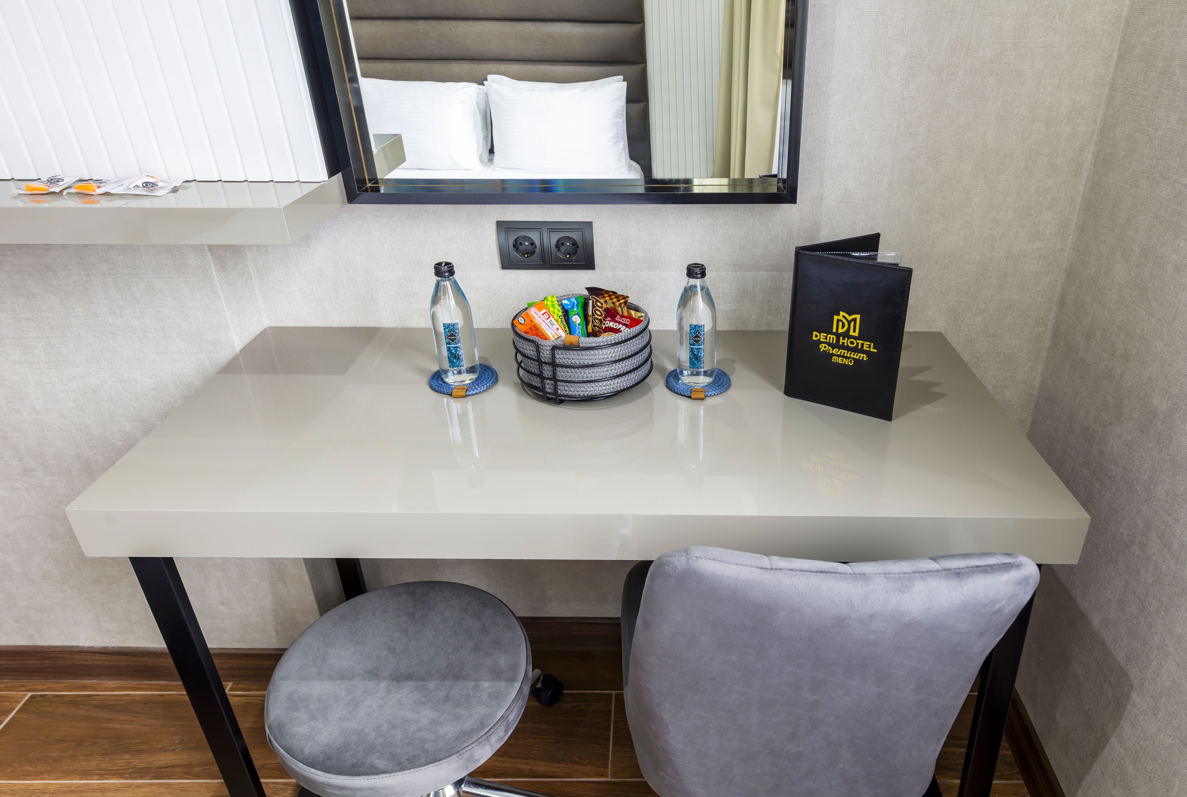 Family Room | Desk, soundproofing, free WiFi