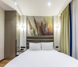 Desk, soundproofing, free WiFi - Dem Premium Hotel - Round Trip Airport Service - Istanbul International Airport (Arnavutköy)