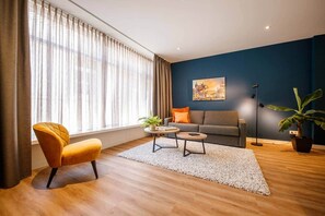 TV, offices - Boutique Chic 55m2 Apartment with Terrace (DB-6-A) ('s-Hertogenbosch)