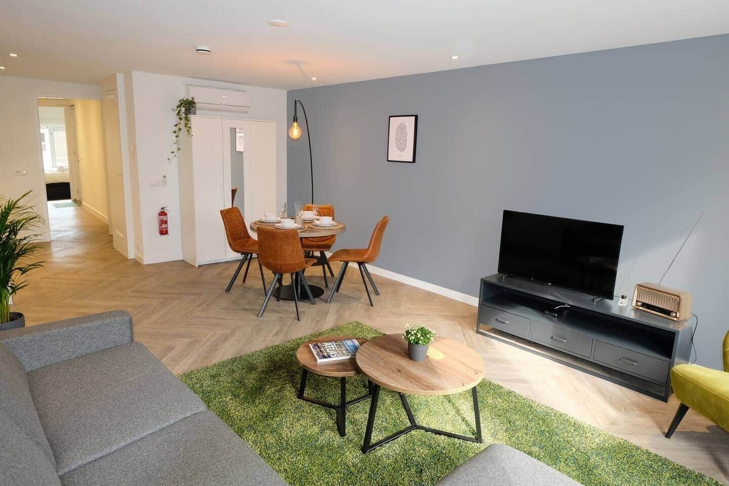 TV, fireplace, offices