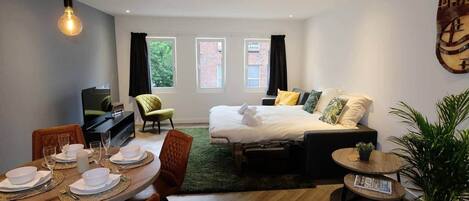 1 habitación, tabla de planchar con plancha, wifi y ropa de cama