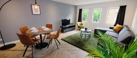 Tv, pejs, stereoanlæg, kontorer