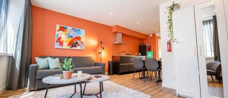 Tv, stereoanlæg, kontorer