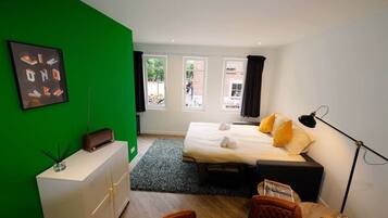 Iron/ironing board, WiFi, bed sheets