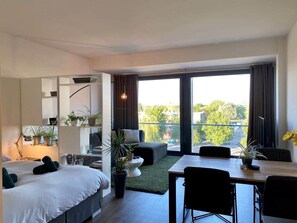 1 dormitorio, tabla de planchar con plancha, wifi y ropa de cama