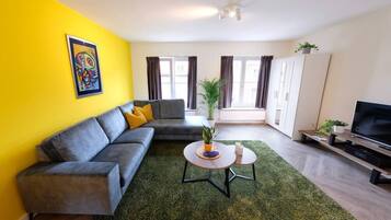 Televisión, estéreo y oficina