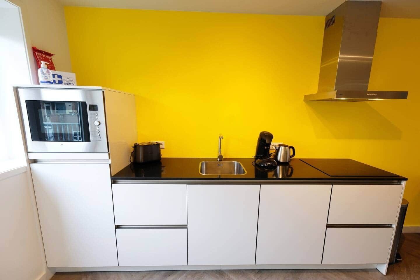 Kjøleskap, mikrobølgeovn, ovn og oppvaskmaskin